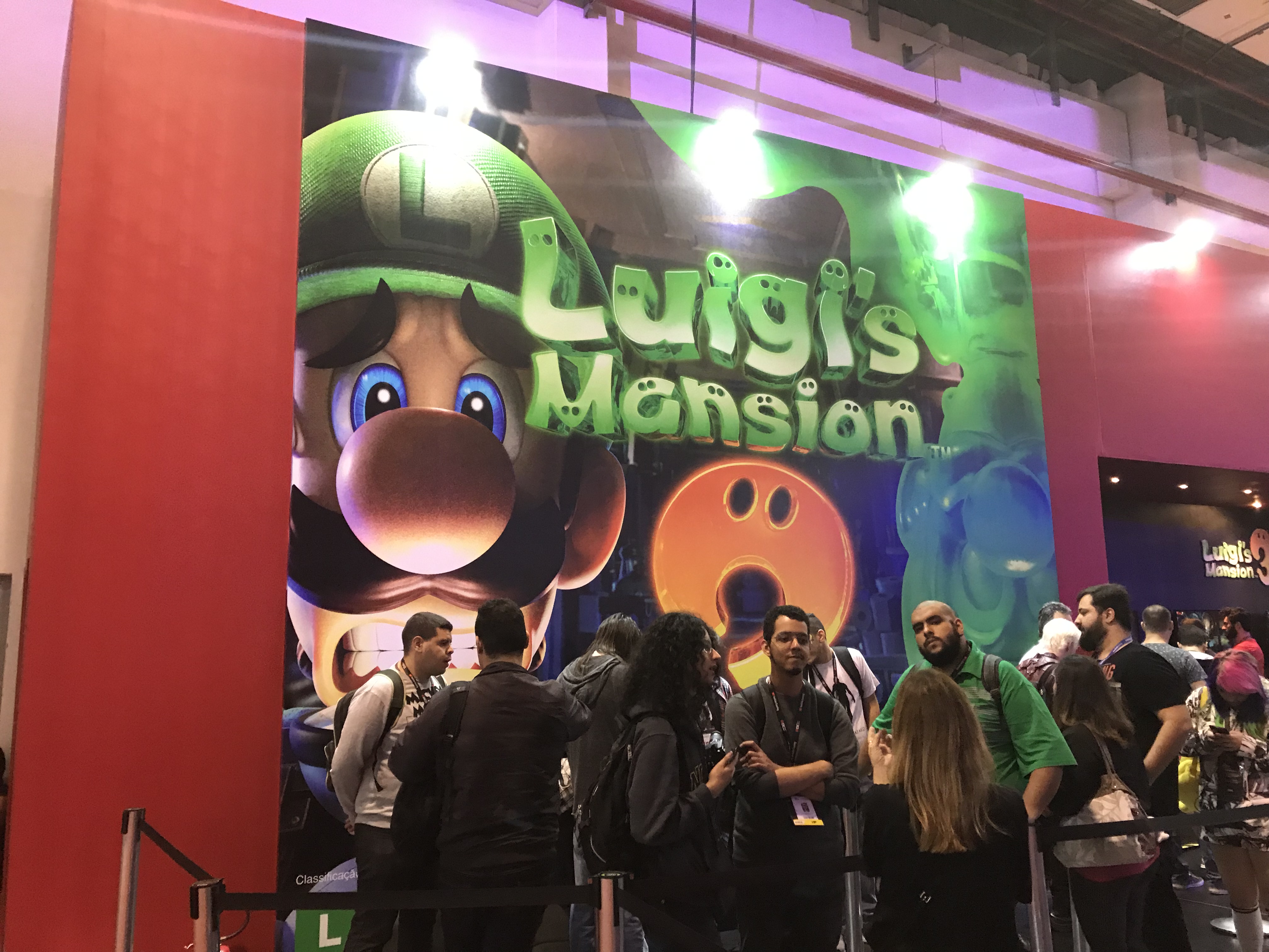 Banner do jogo Luigi’s Mansion™ 3 no estande da Nintendo na BGS 2019